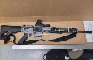 El adolescente de Nuevo México enfrenta décadas en prisión después de intentar vender cocaína y un arma de fuego automática a un oficial encubierto