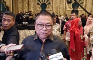 Oso pide a los jóvenes indonesios que se mantengan alejados de las drogas y los deportes obligatorios