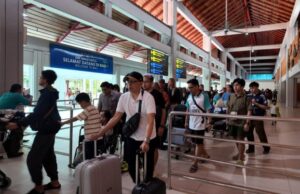 Después de la erupción de 2 montañas, los vuelos en el aeropuerto I Gusti Nguurah Rai Bali regresaron a la normalidad