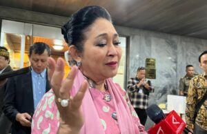 Titiek Soeharto felicita a Megawati después de ser elegido como PDIP Ketum nuevamente