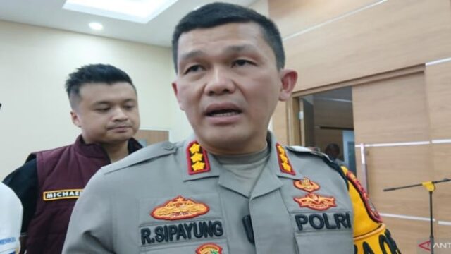 688f45fcb26b2-kapolresta-bandara-soetta-kombes-polisi-ronald-sipayung_665_374.jpg