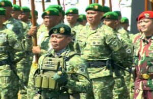 Prabowo General elogio quiere ser el comandante de la ceremonia, esta es la figura del comandante de Kostrad, teniente general M Fadjar