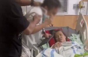 La policía intervino que la familia del paciente obligó al médico a quitarse la máscara