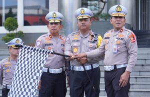Día de seguridad del tráfico, la policía nacional descargó 5 felicitaciones en la calle
