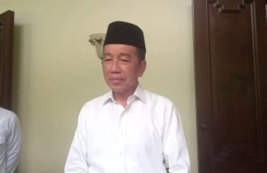 Subiendo cintas negras, Jokowi está de luto por la muerte de Affan Kurniawan