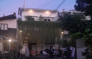 Los testigos revelaron el saqueo de la casa de Sri Mulyani estampada, hubo fuegos artificiales y llevando un dron