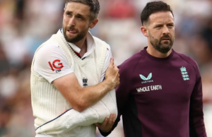 ¿Puede Chris Woakes salir a batear en el final de la serie a pesar de la lesión del brazo?
