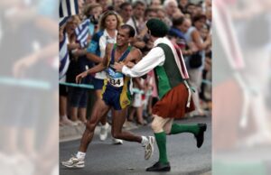 29 de agosto, maratonista olímpico atacado por Spectator