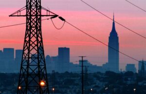 15 de agosto, Power restaurado después de un apagón más grande en la historia de los Estados Unidos