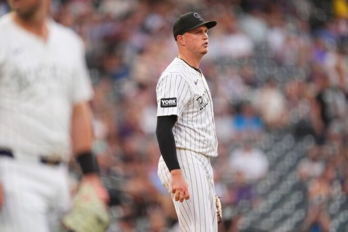 Los Rockies cambian a Bradley Blalock a los Marlins por el jugador de ligas menores Jake Brooks