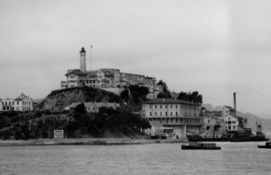 11 de agosto, los primeros prisioneros llegan a Alcatraz
