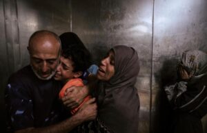 Docenas mataron a buscar ayuda en Gaza; Israel pesa más acción militar