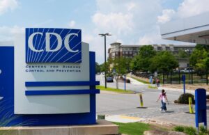 Al menos 600 empleados de los CDC reciben avisos de terminación, dice Union