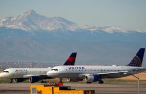 Los pasajeros demandan a United y Delta por vender asientos de ‘ventana’ junto a paredes en blanco