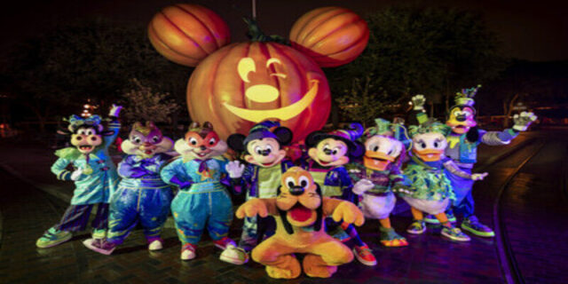 Disneyland-Resort-Halloween-2.jpg