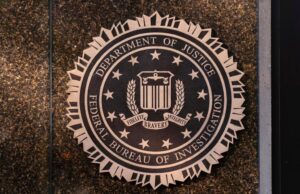 Senior Oficial del FBI que resistió las demandas de Trump expulsó: AP Source