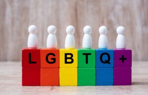 El PSOE ordena eliminar el ‘Q+’ de su acrónimo: Bronchs y crisis feministas para la identidad LGTBI