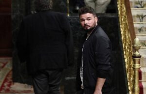 Podemos denunciar a Rufián como ‘Quintacolumnista’ de Sánchez: la izquierda, los Zarrapasteros y el juego de las sillas