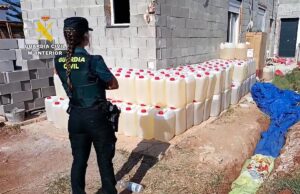 La Guardia Civil atrapa a 4 facinerosos que almacenaron 600 jarras para suministrar narcolancas en Cádiz