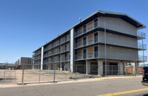 $ 9 millones motel comprado por Denver para personas sin hogar todavía vacía dos años después