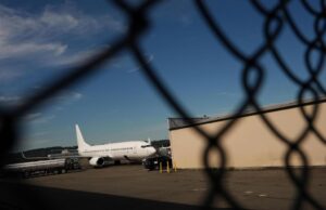 Los vuelos de deportación de EE. UU. Llegaron a los récords cuando los transportistas intentan ocultar los aviones, dicen los defensores