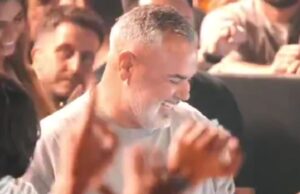 Juan Magán se moja y elige la canción de verano: ‘Pedro Sánchez! ¡Hijo de puta!’