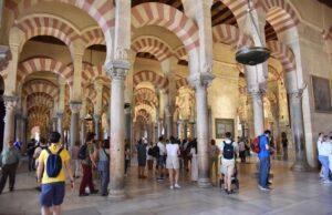 Fuego en la mezquita de Córdoba: una falla eléctrica en el barco de Almanzor y daños limitados