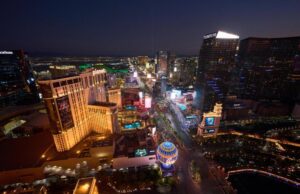 El turismo de Las Vegas está inactivo. Algunos culpan a las políticas de Trump