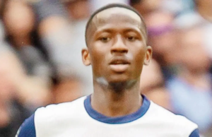 Pape Matar Sarr ayuda a Tottenham a derrotar al Arsenal por 1-0