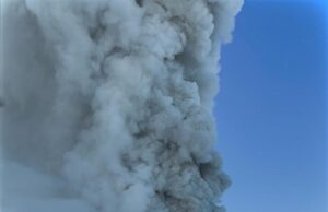 Un volcán en el Lejano Oriente de Rusia estalla por primera vez en siglos