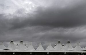 Dia parada de tierra para tormentas eléctricas severas retrasos de vuelos