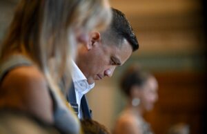 Los legisladores debaten las exenciones de impuestos corporativos
