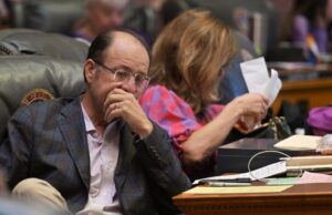 La reparación del presupuesto de Colorado de la factura de impuestos ahora cambia al gobernador Jared Polis