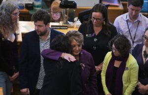 Colorado House condena al ex representante Armagost para la foto del colega
