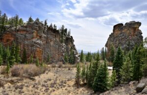 Colorado Park Ranger acusado de apuñalar a sí mismo