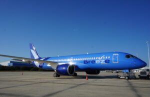Fuerzas de pasajeros intoxicadas El vuelo de la brisa con destino a LA en Grand Junction