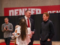 El baloncesto masculino tiene un ‘potencial’ con Tim Bergstraser, AD dice