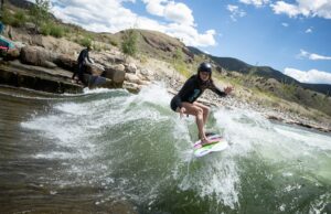 A dónde ir a surfear en el río en Colorado sin litoral
