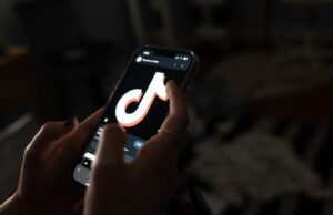 Las compañías de redes sociales demandan a Colorado sobre la ley de advertencia emergente