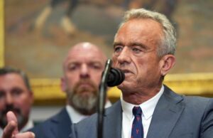Las razones de RFK Jr. para reducir la vacuna contra el ARNm no respaldada por la evidencia