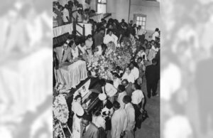 28 de agosto, el cuerpo brutalizado de Emmett Till encontrado