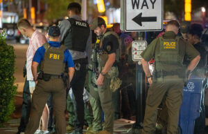 El manifestante acusado de agredir al oficial federal en medio de la represión de DC
