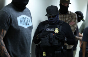 La administración Trump busca cobrar más de $ 6 mil millones en multas en inmigrantes con órdenes de deportación: Informe