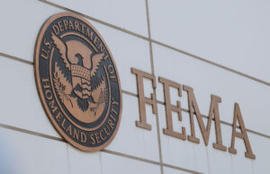 Según los informes, el DHS prohíbe a los grupos de asistencias a desastres de ayudar a los inmigrantes indocumentados bajo las nuevas reglas de FEMA