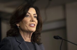 El gobernador de Nueva York Hochul dice que la redistribución de distritos de Texas significa que los republicanos y los demócratas están en guerra ‘