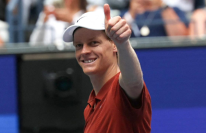 Jannik Sinner continúa la defensa del título después de asegurar la victoria sobre Alexei Popyrin