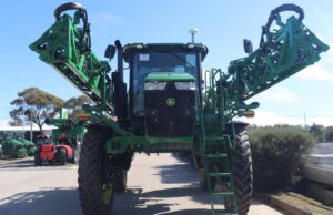El sprayer SP 616R de John Deere se hace bien o se realizan trabajos de pulverización gruesos