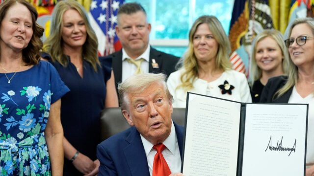 trump-abbeygateattackanniversary-goldstarfamilies-proclamation-fox-news-003.jpg