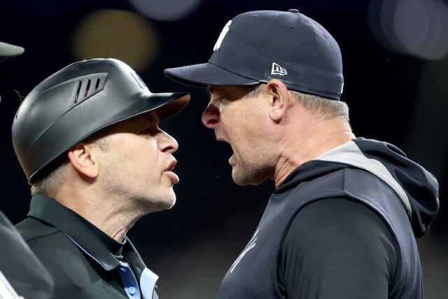 yankees-manager-aaron-boone-argues-ump.jpg