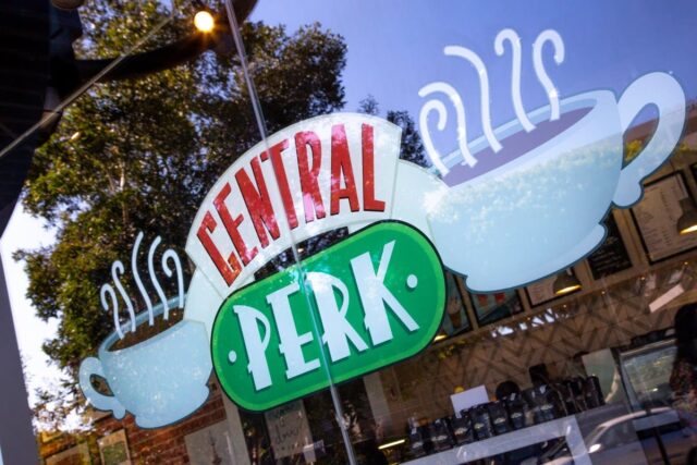 1538194-central-perk-ca.jpg